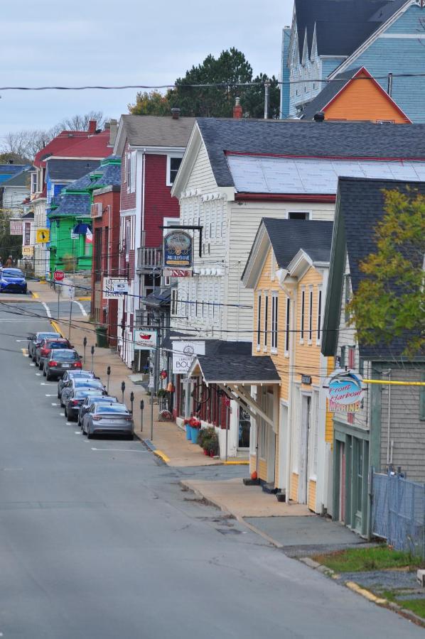Smugglers Cove Inn Lunenburg Exteriör bild