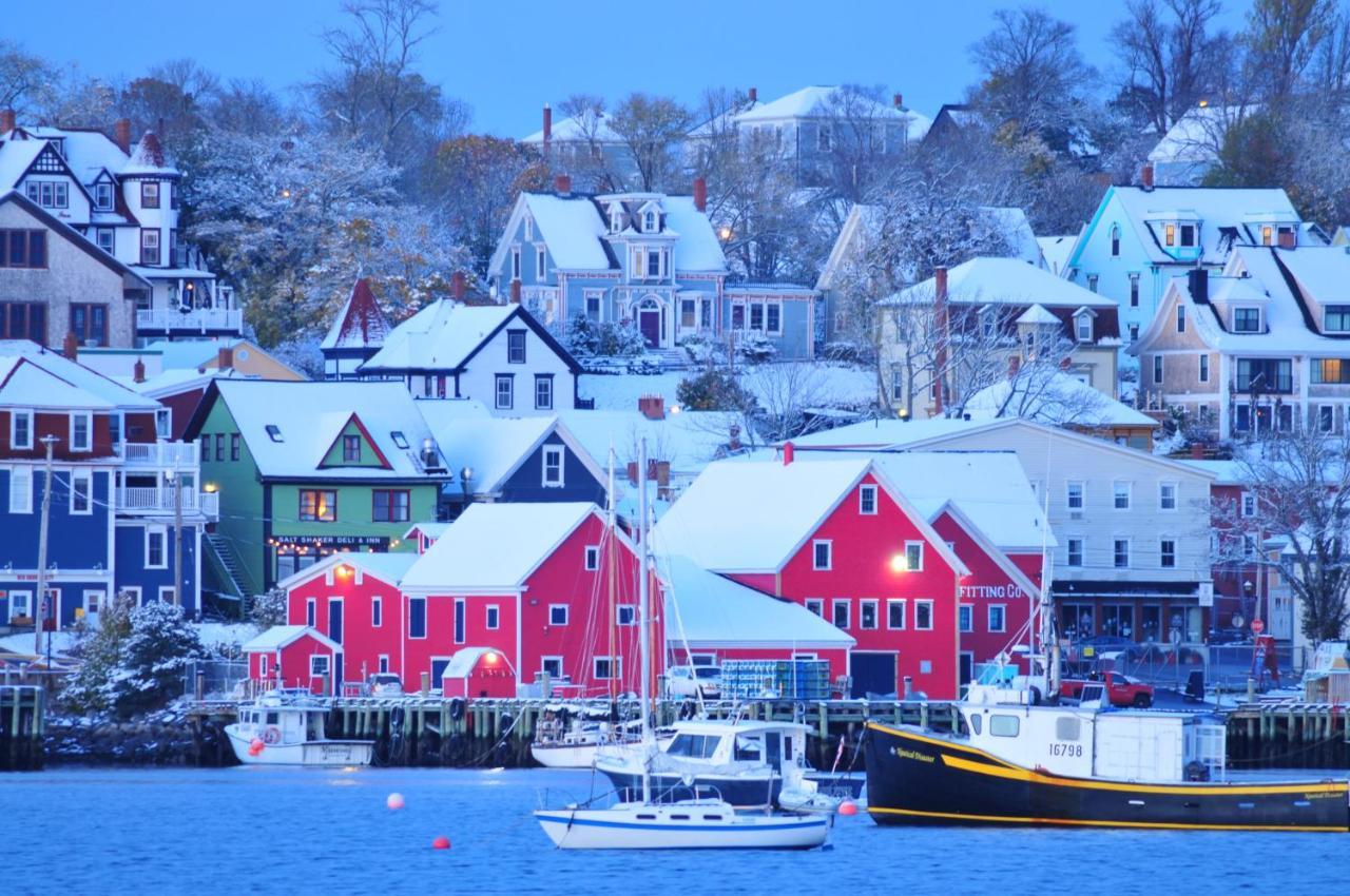 Smugglers Cove Inn Lunenburg Exteriör bild