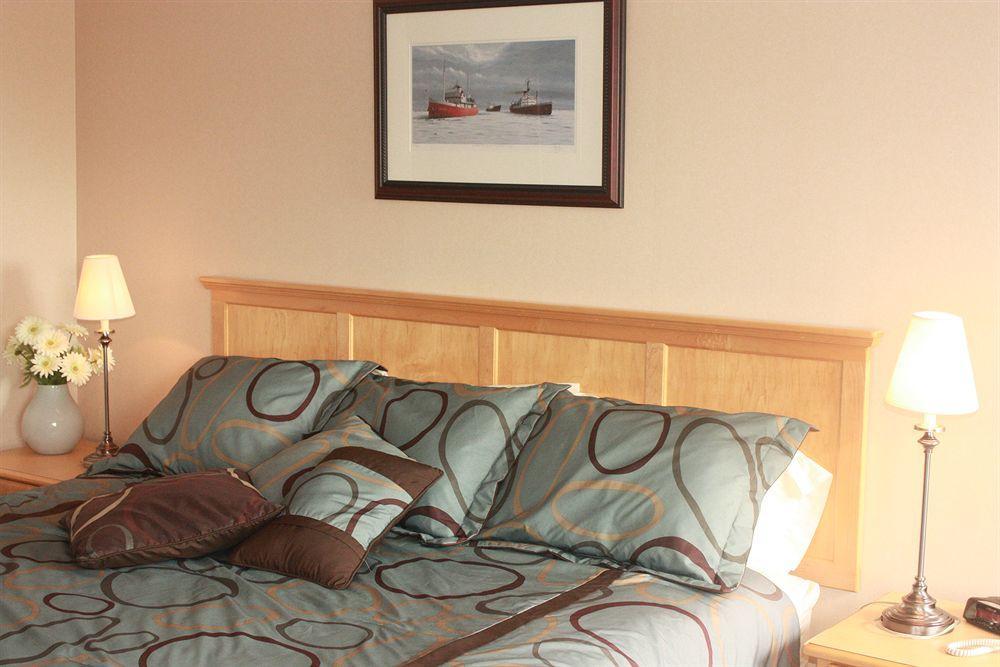 Smugglers Cove Inn Lunenburg Exteriör bild