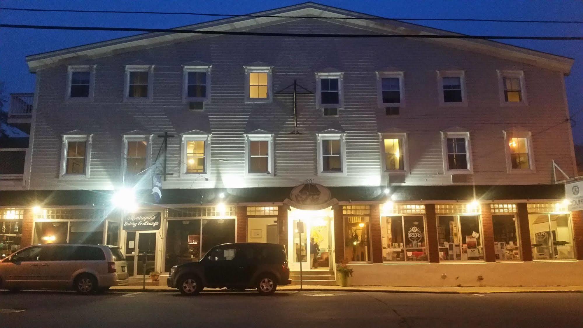 Smugglers Cove Inn Lunenburg Exteriör bild
