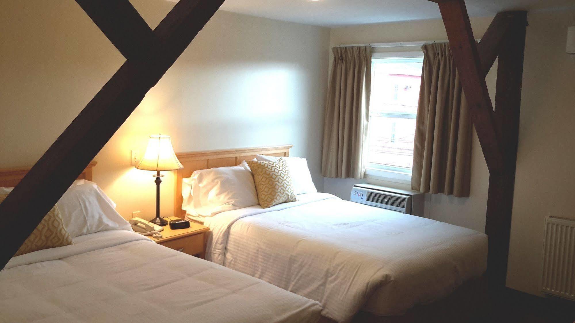 Smugglers Cove Inn Lunenburg Exteriör bild